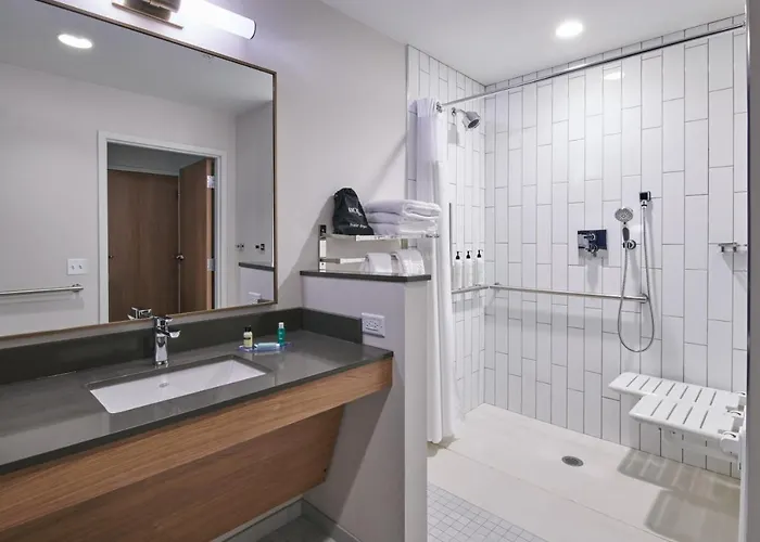 Fairfield & By Marriott Chicago O'hare Hotel