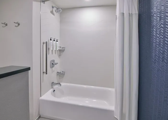 Fairfield & By Marriott Chicago O'hare 3*